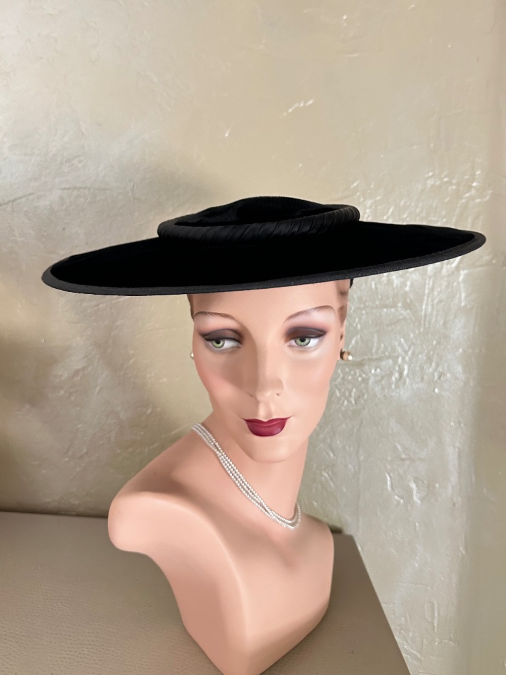 DEBONAIR 1950's BLACK VELOUR CARTWHEEL HAT + BRAIDED BAND/BOW - Picture 8 of 10